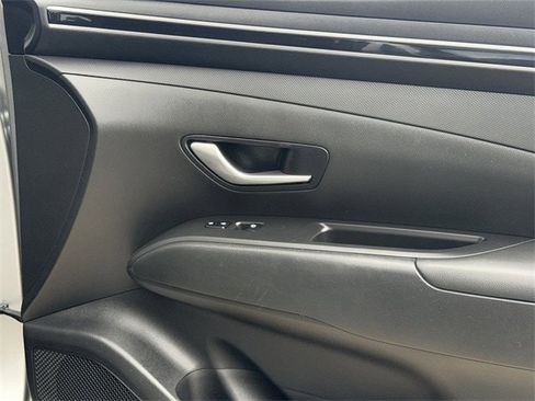 Used 2024 Hyundai Tucson SE image 25