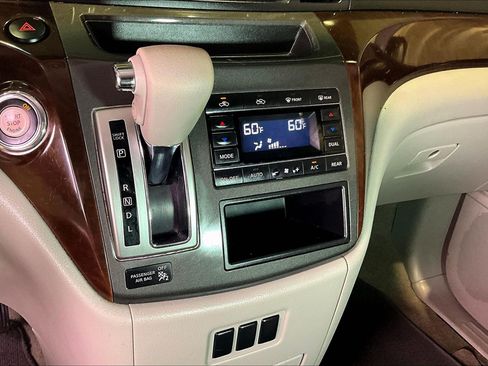 Used 2016 Nissan Quest SV FWD image 16