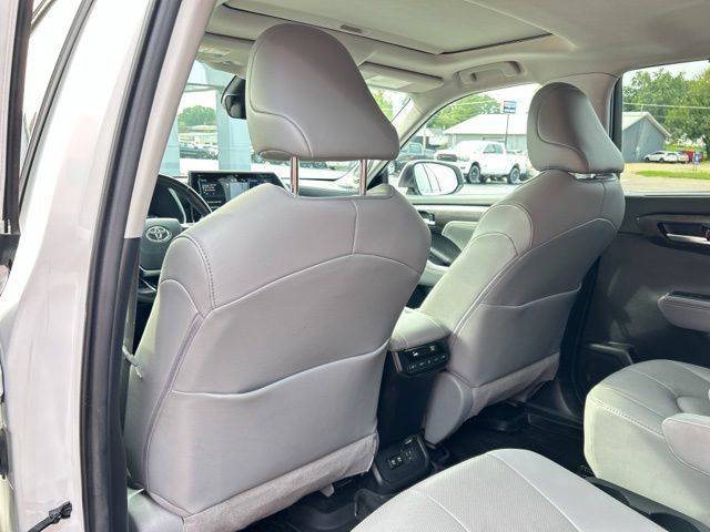 Used 2021 Toyota Highlander Limited AWD/4WD image 22