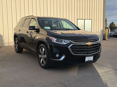 Used 2020 Chevrolet Traverse LT w/ LT Premium Package image 3