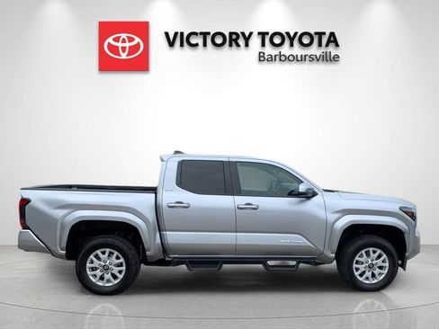 Used 2024 Toyota Tacoma SR5 w/ SR5 Upgrade Package AWD/4WD image 6