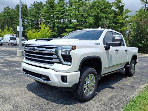 Used 2024 Chevrolet Silverado 2500 High Country w/ High Country Premium Package AWD/4WD image 4