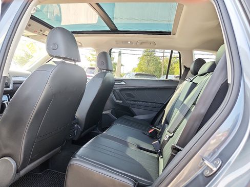 Used 2022 Volkswagen Tiguan SE image 10