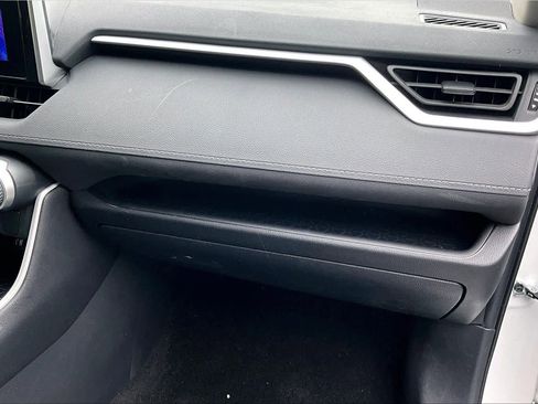 Used 2024 Toyota RAV4 LE AWD/4WD image 18