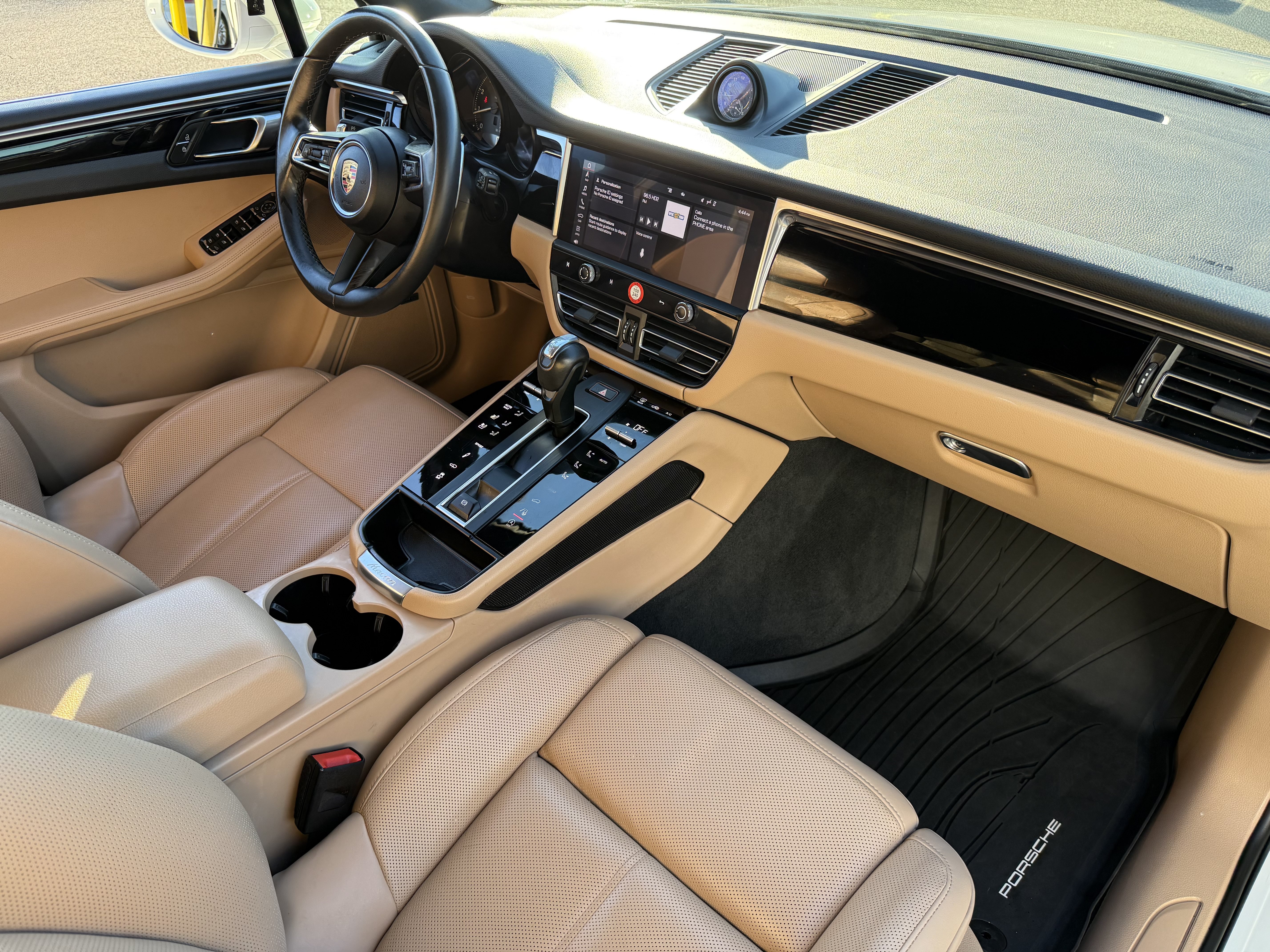 Certified 2023 Porsche Macan AWD/4WD image 21