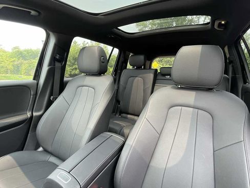 Used 2026 Mercedes-Benz GLB 250 4MATIC image 10