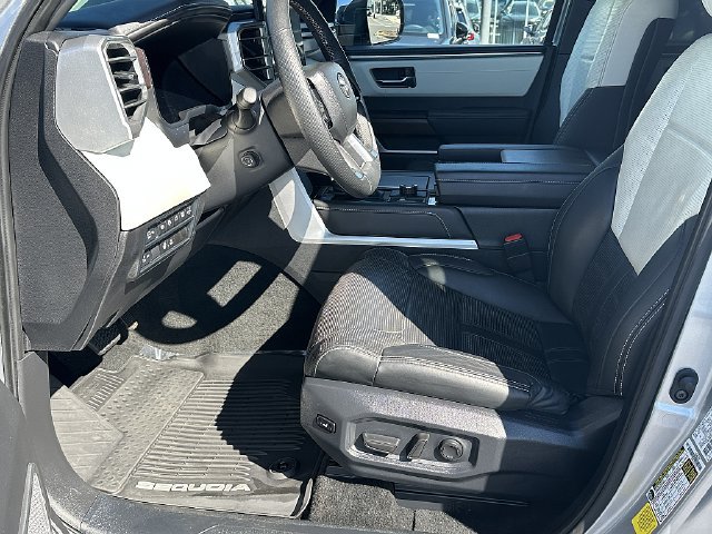 Used 2025 Toyota Sequoia Capstone AWD/4WD image 21