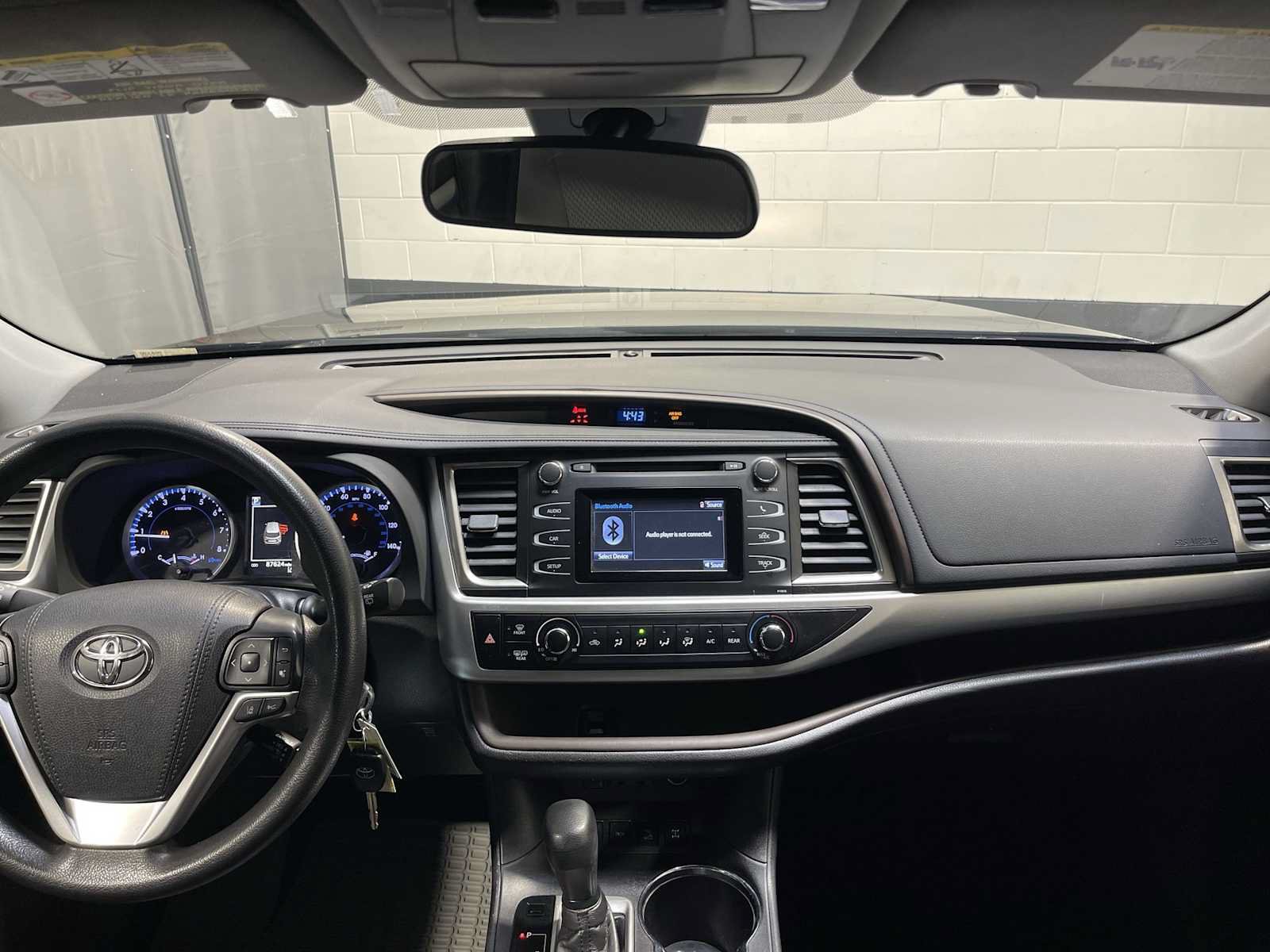 Used 2019 Toyota Highlander LE AWD/4WD image 10
