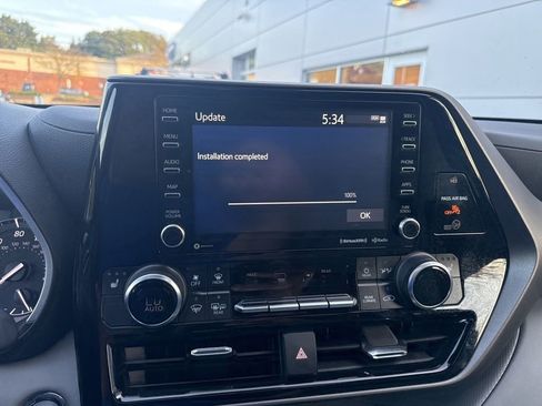 Used 2022 Toyota Highlander XLE image 24