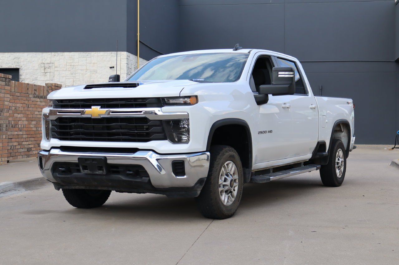 Used 2026 Chevrolet Silverado 2500 LT AWD/4WD image 2