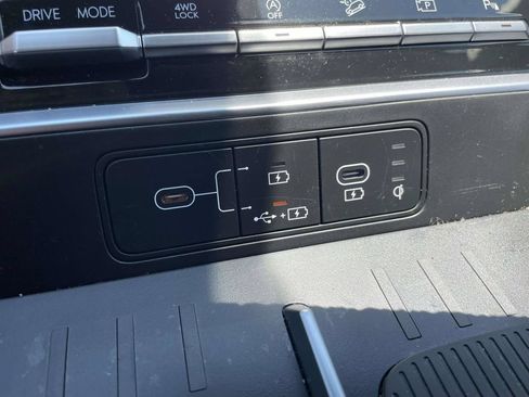 Certified 2024 Hyundai Santa Fe SEL AWD/4WD image 18