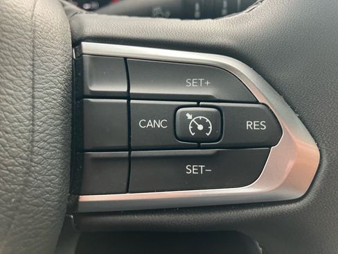 Used 2025 Jeep Compass Latitude AWD/4WD image 21