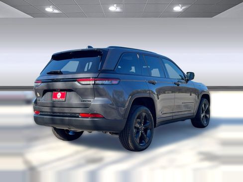 New 2025 Jeep Grand Cherokee Limited w/ Luxury Tech Group II image 8