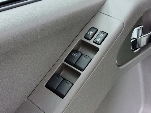 Used 2017 Nissan Frontier SV image 18