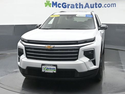 Used 2025 Chevrolet Traverse LT w/ Enhanced Driving Package image 5