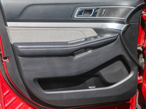 Used 2017 Ford Explorer XLT w/ Equipment Group 202A image 18