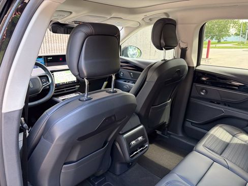 New 2026 Lincoln Nautilus Reserve w/ Jet Appearance Package AWD/4WD image 17