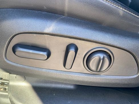 Used 2023 GMC Acadia SLT image 14