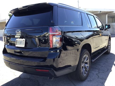 Used 2024 Chevrolet Suburban Z71 w/ Luxury Package AWD/4WD image 4