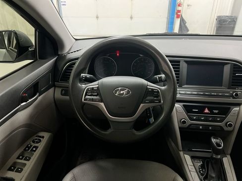 Used 2017 Hyundai Elantra SE FWD image 11