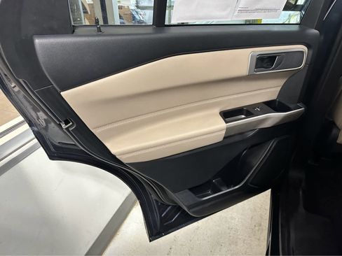 Used 2022 Ford Explorer XLT w/ Equipment Group 202A image 33