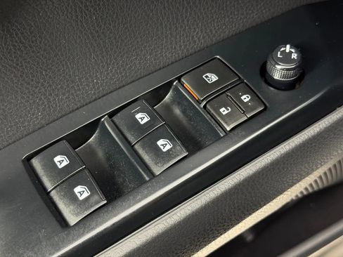 Used 2019 Toyota Camry SE FWD image 16