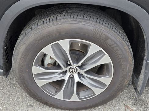 Used 2025 Toyota Highlander XLE image 16