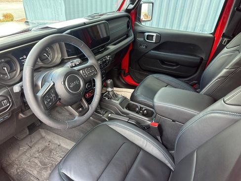 Used 2024 Jeep Wrangler Unlimited Rubicon 4xe image 13