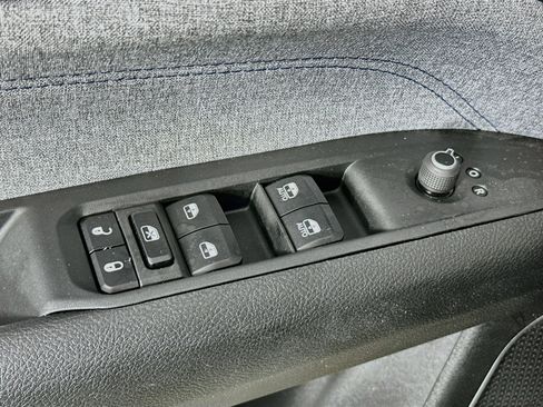 Used 2023 Jeep Compass Latitude AWD/4WD image 17