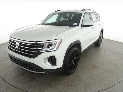 Used 2024 Volkswagen Atlas SE image 3
