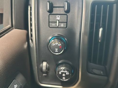Used 2019 Chevrolet Silverado 2500 LTZ w/ Vortec Plus Package AWD/4WD image 17