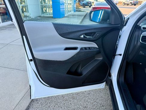 Used 2022 Chevrolet Equinox LS image 10