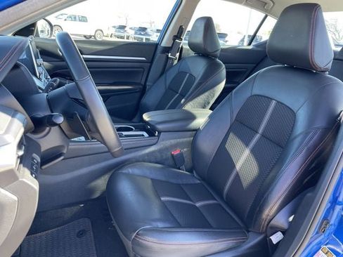 Used 2025 Nissan Altima 2.5 SR image 18