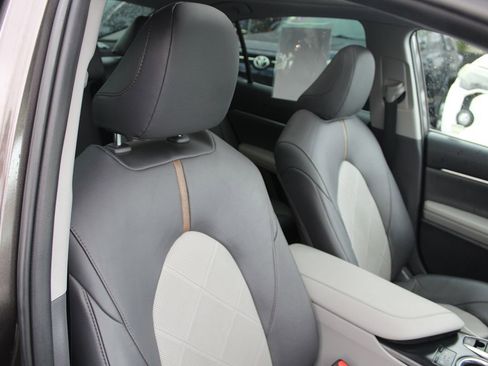 Used 2019 Toyota Camry XLE w/ Driver Assist Package image 24