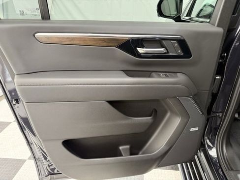 New 2025 Chevrolet Suburban High Country image 19