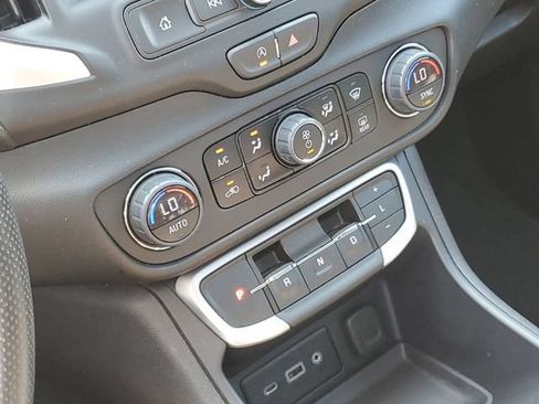 Certified 2024 GMC Terrain SLE w/ Driver Convenience Package FWD image 17