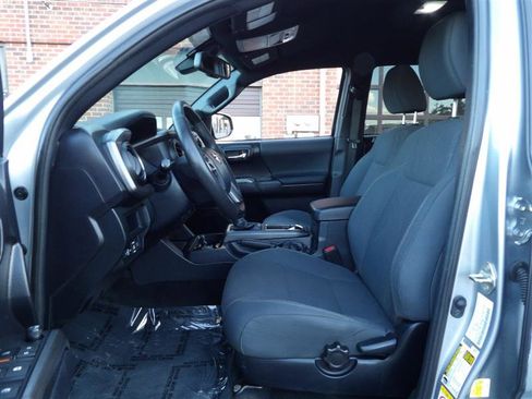 Used 2019 Toyota Tacoma TRD Sport image 10