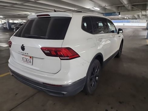 Used 2023 Volkswagen Tiguan SE image 2