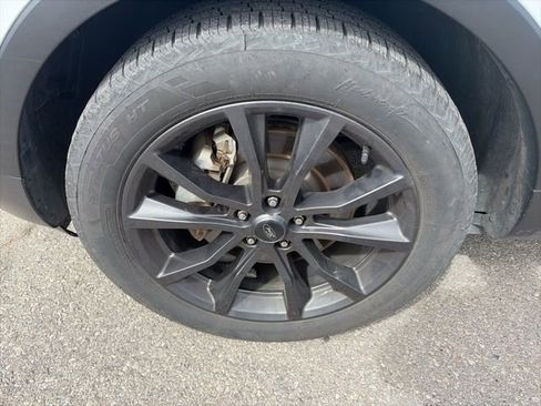 Used 2018 Ford Explorer XLT w/ Equipment Group 202A image 10