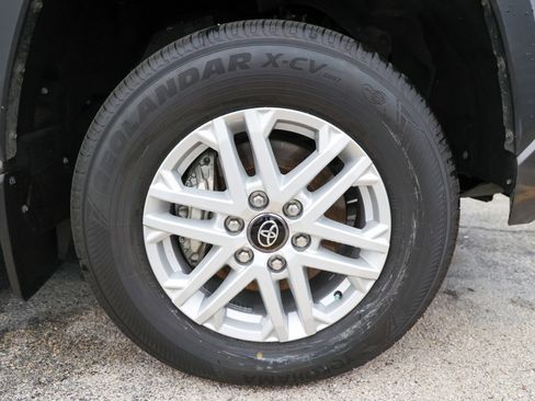 Used 2022 Toyota Tundra SR5 AWD/4WD image 14
