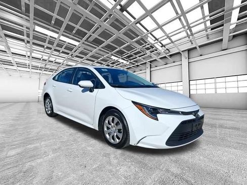 Certified 2025 Toyota Corolla LE image 1