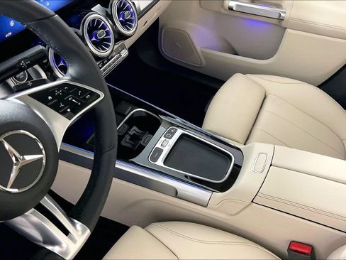 Used 2026 Mercedes-Benz GLB 250 4MATIC image 12