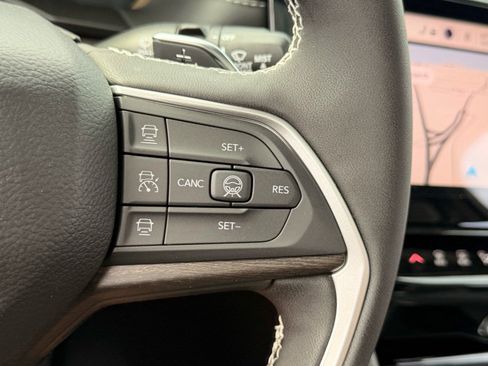 New 2026 Jeep Grand Cherokee Limited w/ Limited Altitude Package AWD/4WD image 18