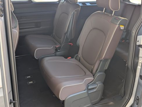 Used 2025 Volkswagen ID. Buzz Pro S Plus RWD image 17