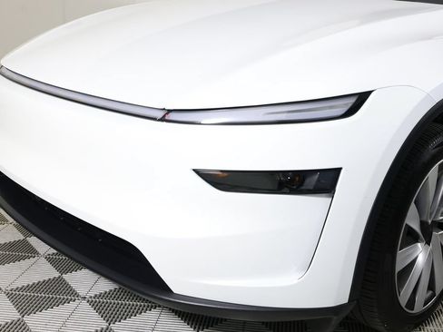 Used 2026 Tesla Model Y Long Range AWD/4WD image 32