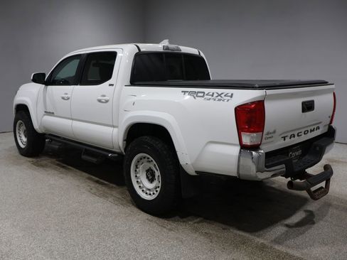 Used 2017 Toyota Tacoma SR5 image 5