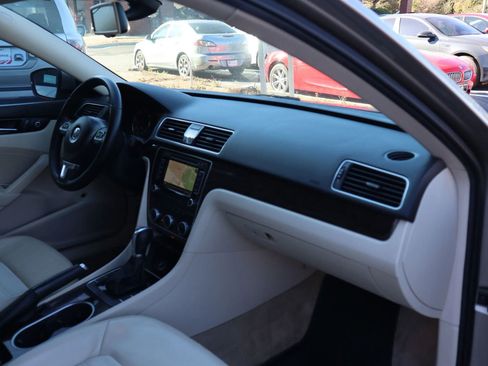 Used 2015 Volkswagen Passat TDI SEL Premium image 15