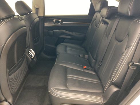 Used 2021 Kia Sorento LX FWD image 18