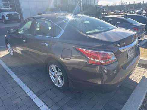 Used 2015 Nissan Altima 2.5 SV w/ Convenience Package image 5