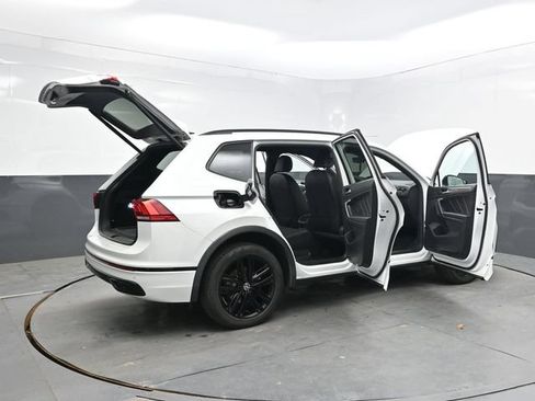 Used 2022 Volkswagen Tiguan SE R-Line AWD/4WD image 48